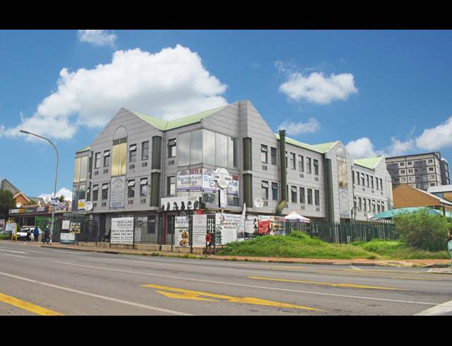 2,030M² OFFICE FOR SALE IN KEMPTON PARK CENTRAL